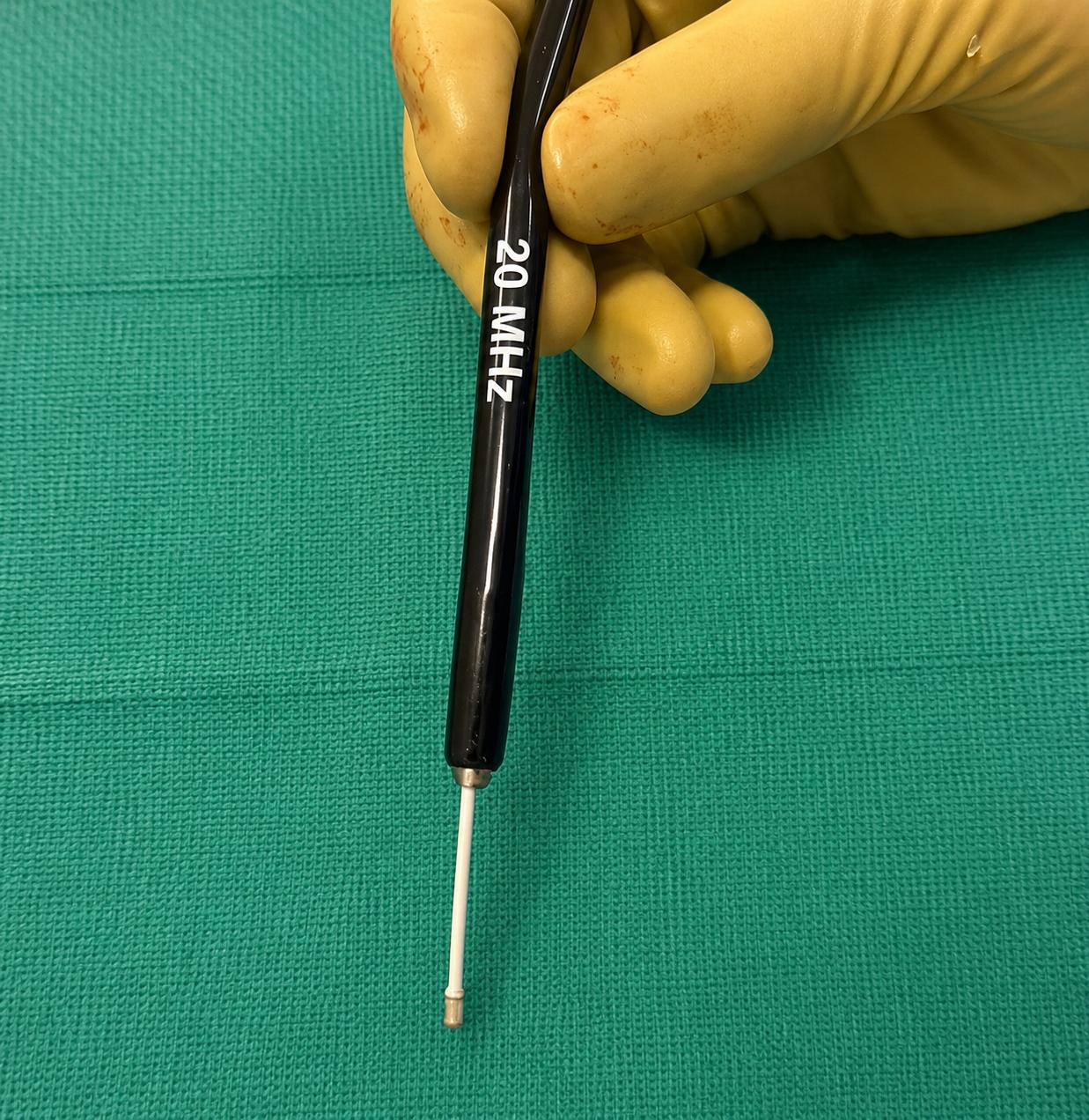 Sonde de mini doppler pour bien préserver les artères testiculaires